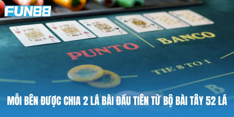 Mỗi bên được chia 2 lá bài đầu tiên từ bộ bài Tây 52 lá